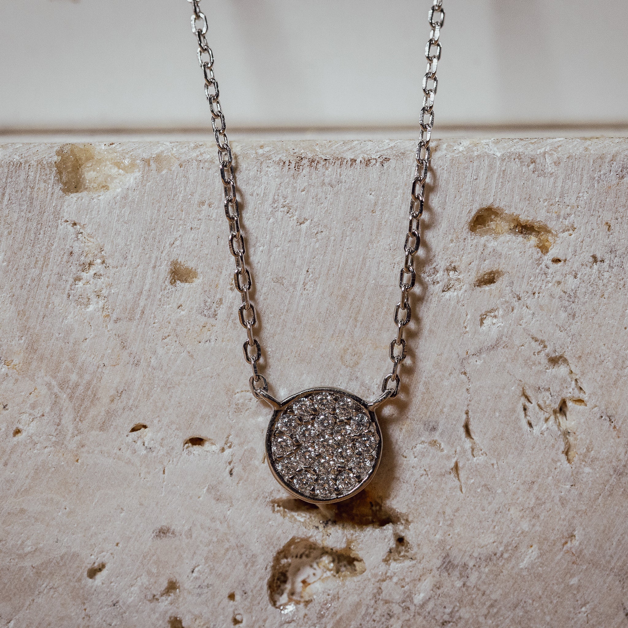 Halskette „Zirkonia-Kreis“ – filigran und strahlend