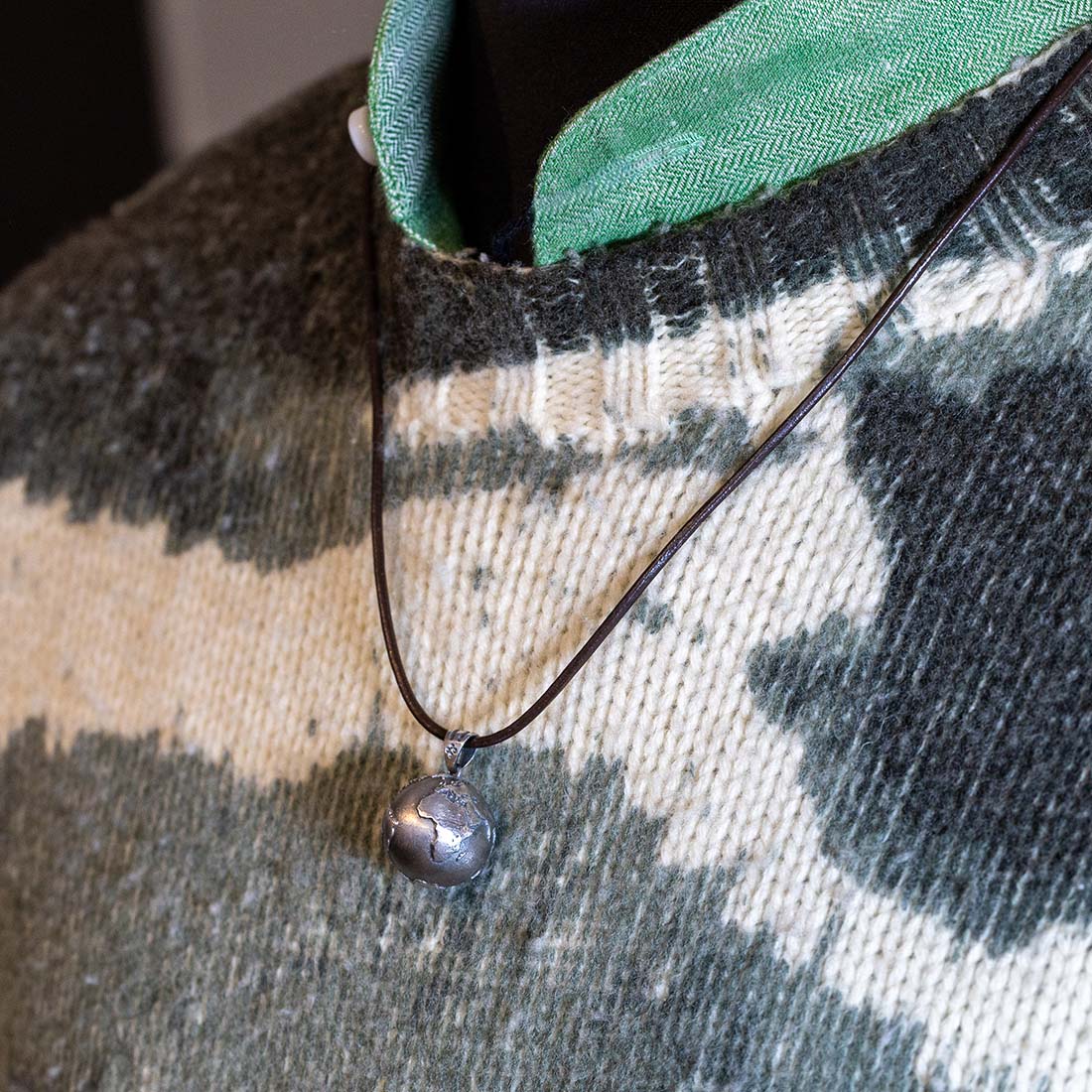 Ketten-Anhänger "Weltkugel" aus 925er Sterlingsilber