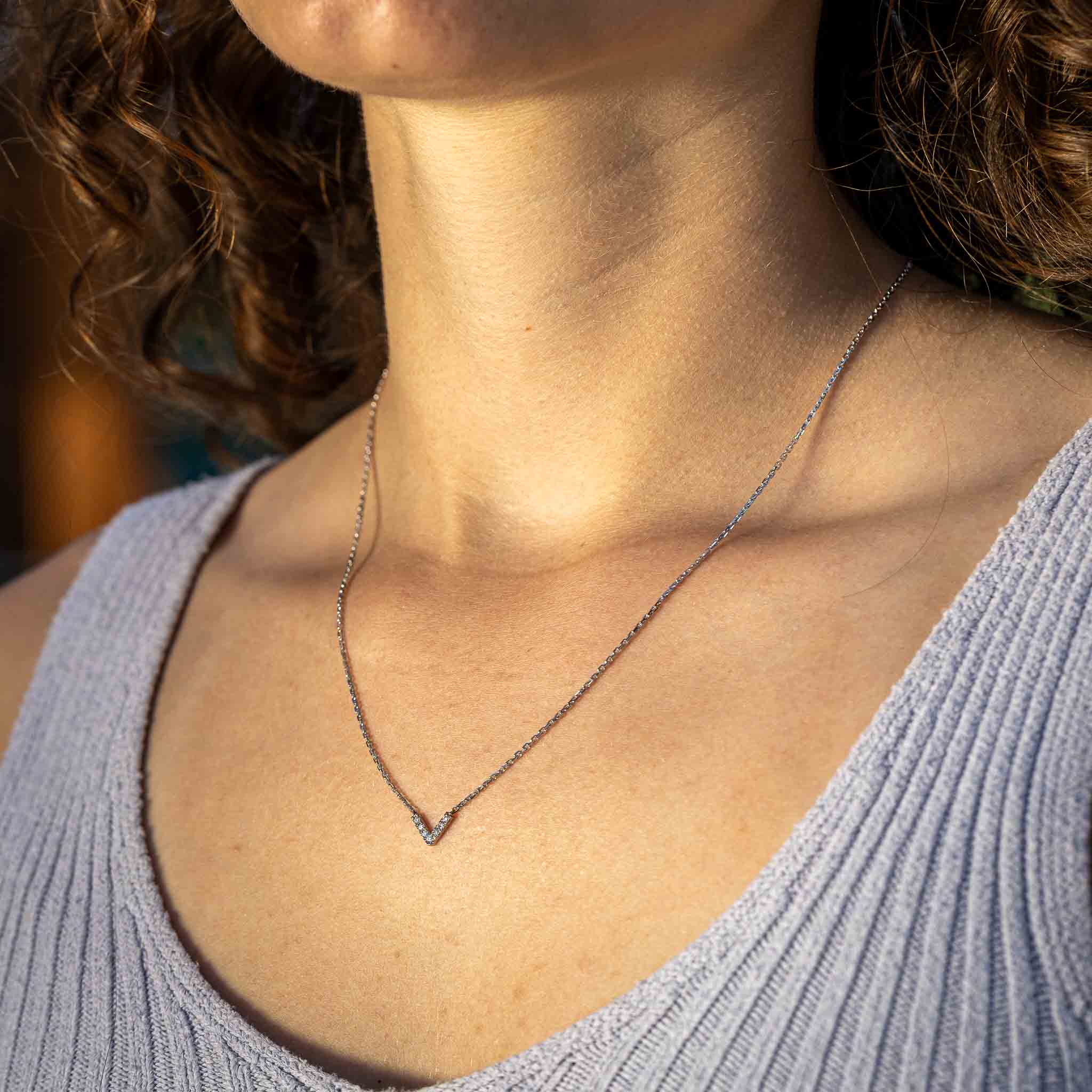 Halskette "Amors Pfeil" aus 14 Karat Weißgold mit Brillanten