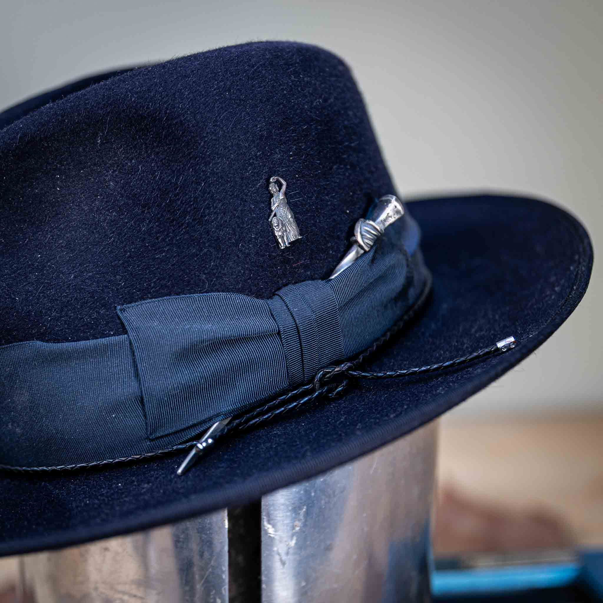 Fedora Hut Deep Navy aus Hasenhaar | UNIKAT | handgefertigt by JULIEN SCHAEDEL | MAMMA BAVARIA KOLLEKTIV