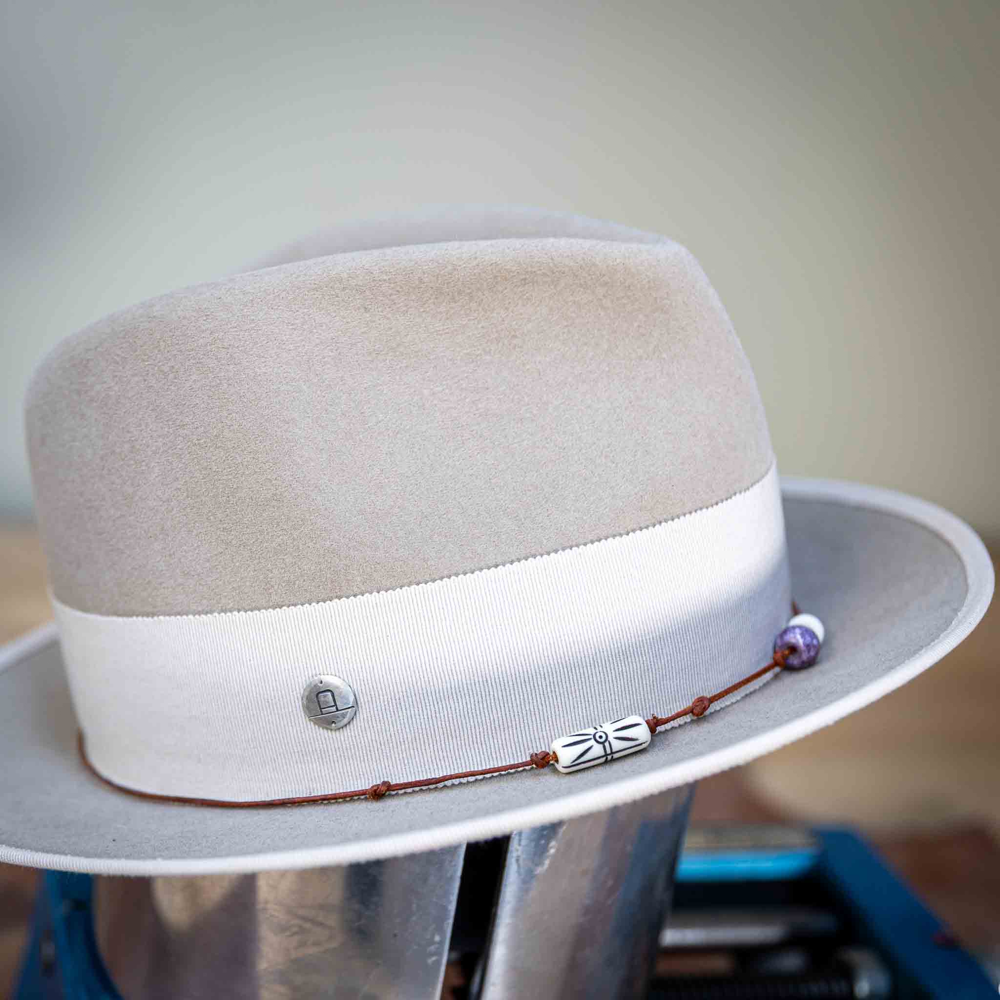 Fedora Hut Ivory Sand aus Hasenhaar | UNIKAT | handgefertigt by JULIEN SCHAEDEL | MAMMA BAVARIA KOLLEKTIV