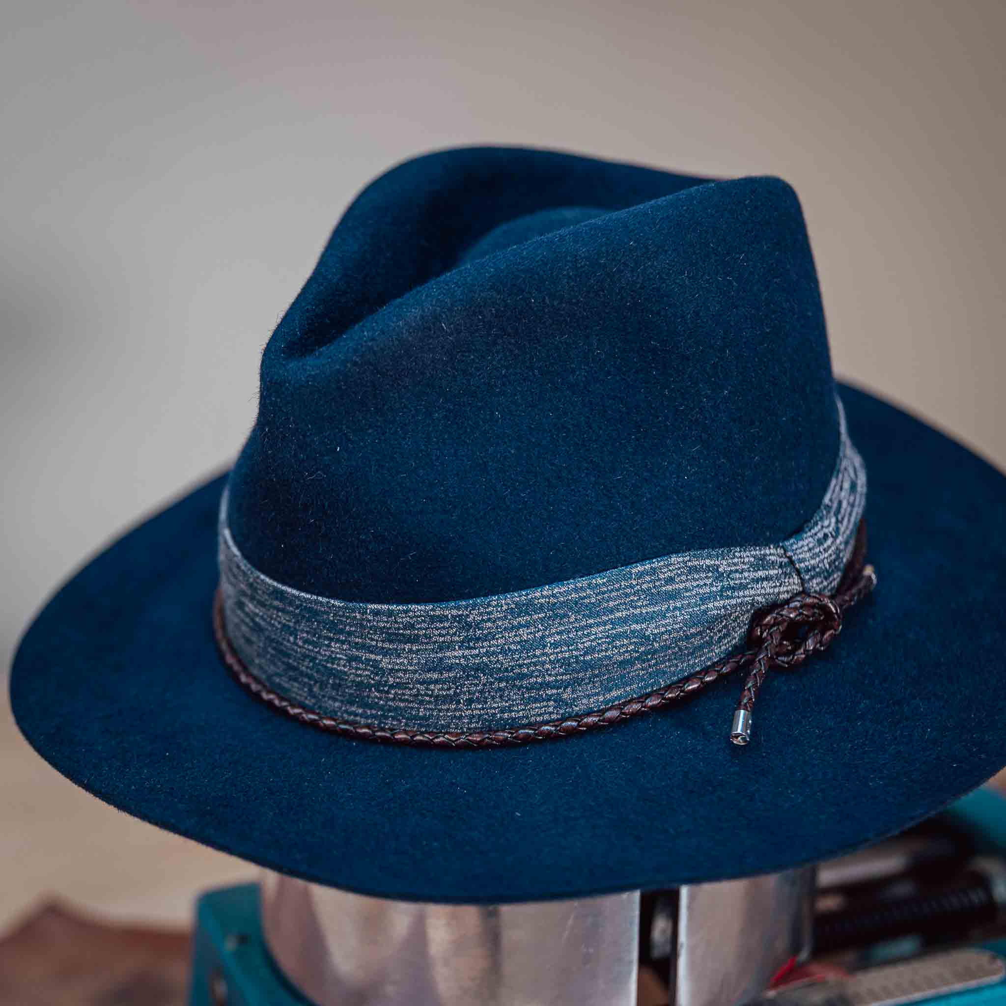 Fedora Hut Navy aus Hasenhaar |UNIKAT | handgefertigt by JULIEN SCHAEDEL | MAMMA BAVARIA KOLLEKTIV