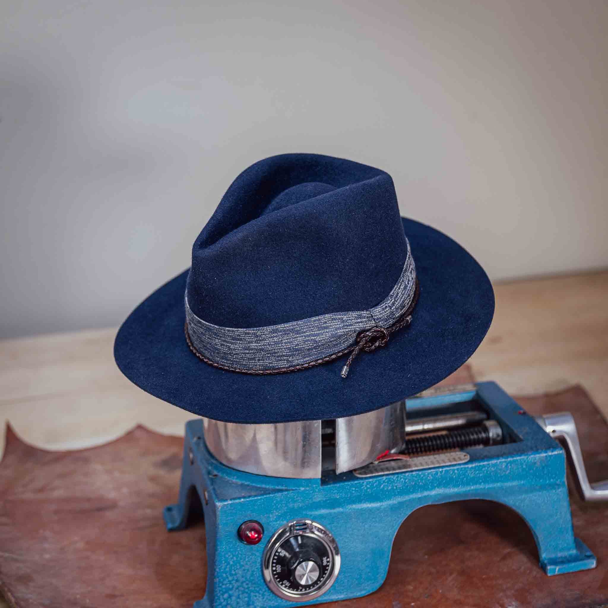 Fedora Hut Navy aus Hasenhaar |UNIKAT | handgefertigt by JULIEN SCHAEDEL | MAMMA BAVARIA KOLLEKTIV