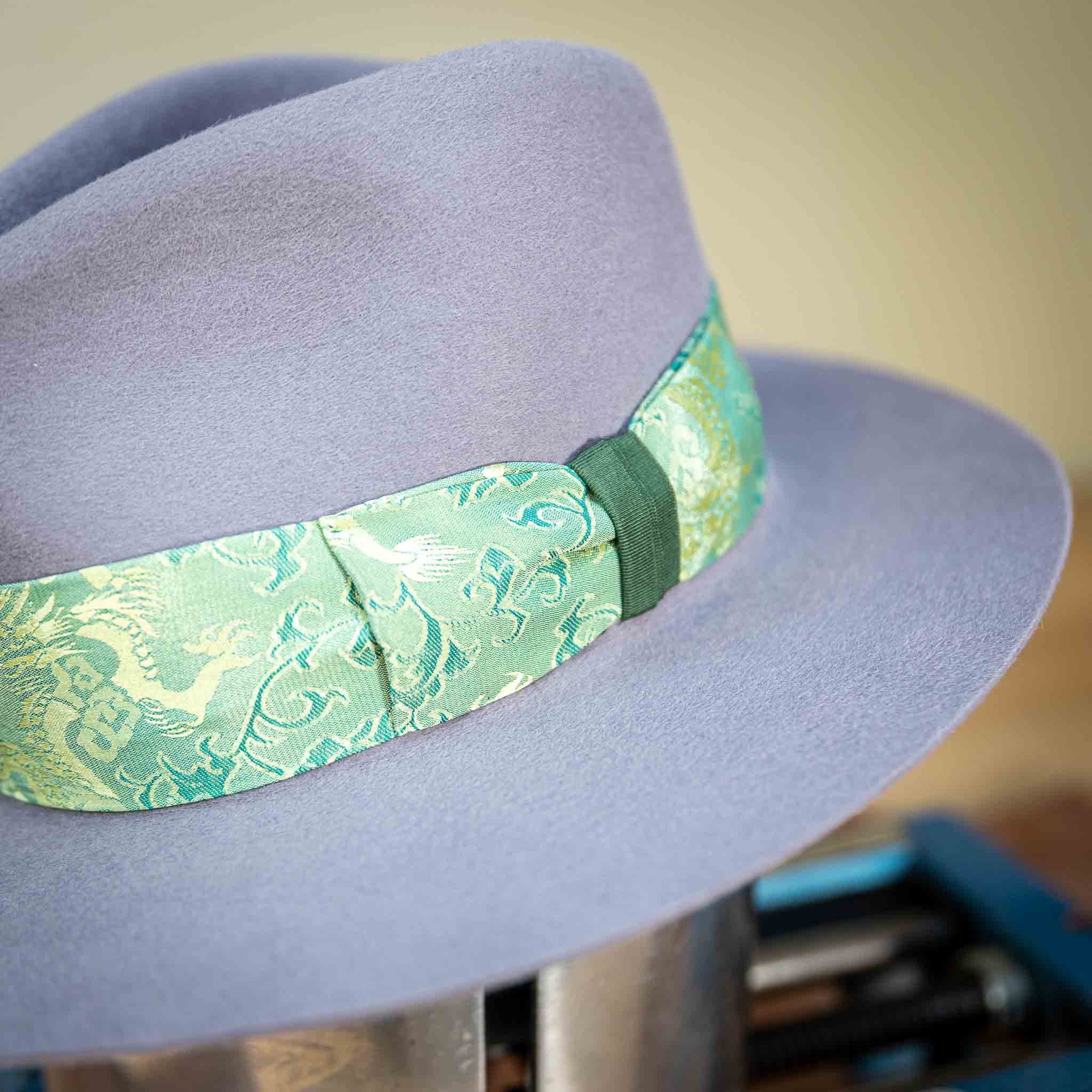 Fedora Hut Soft Grey aus Hasenhaar | UNIKAT | handgefertigt by JULIEN SCHAEDEL | MAMMA BAVARIA KOLLEKTIV