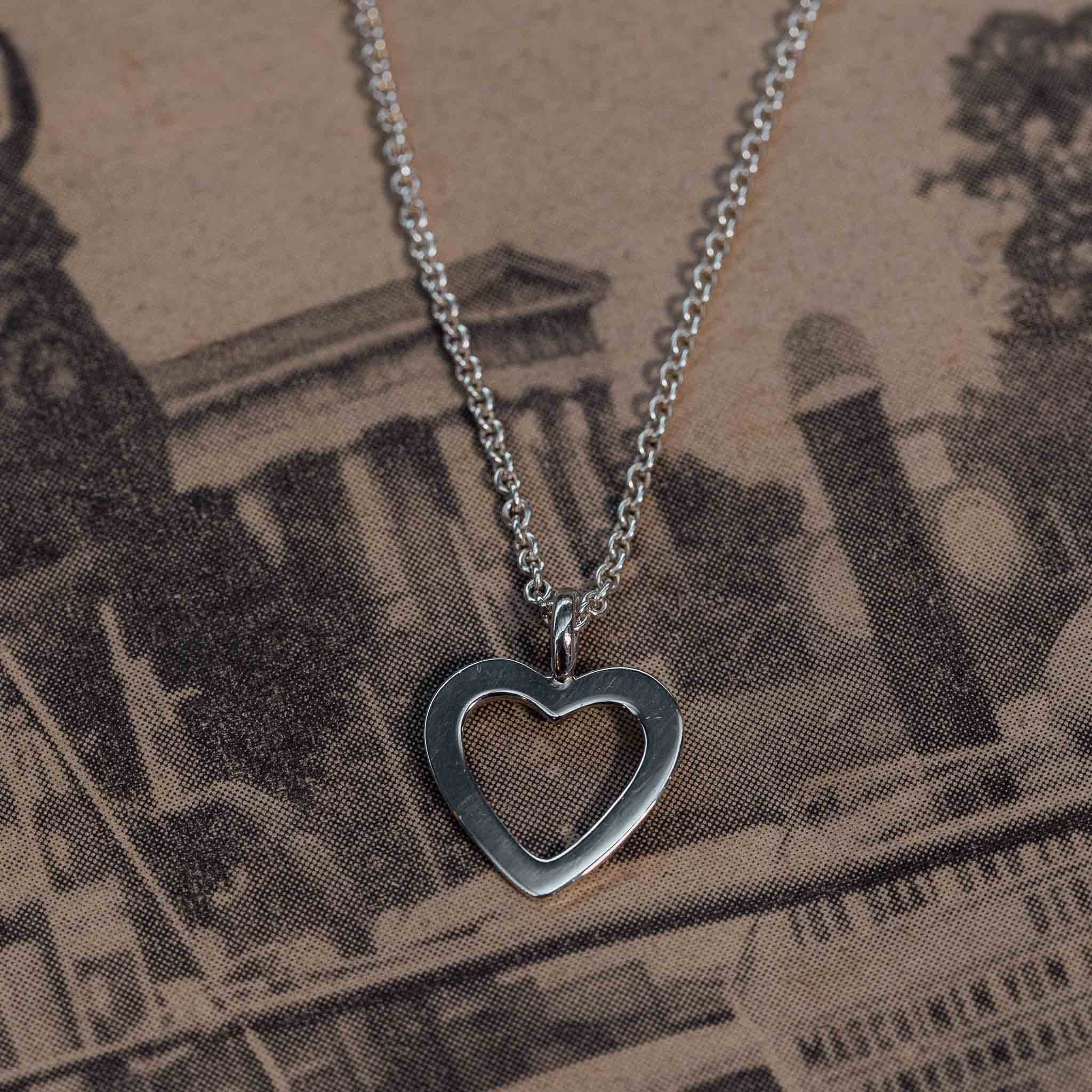 Schmuck-Set Anhänger "Herzausschnitt" mit Ankerkette 42 cm -Einzelstück