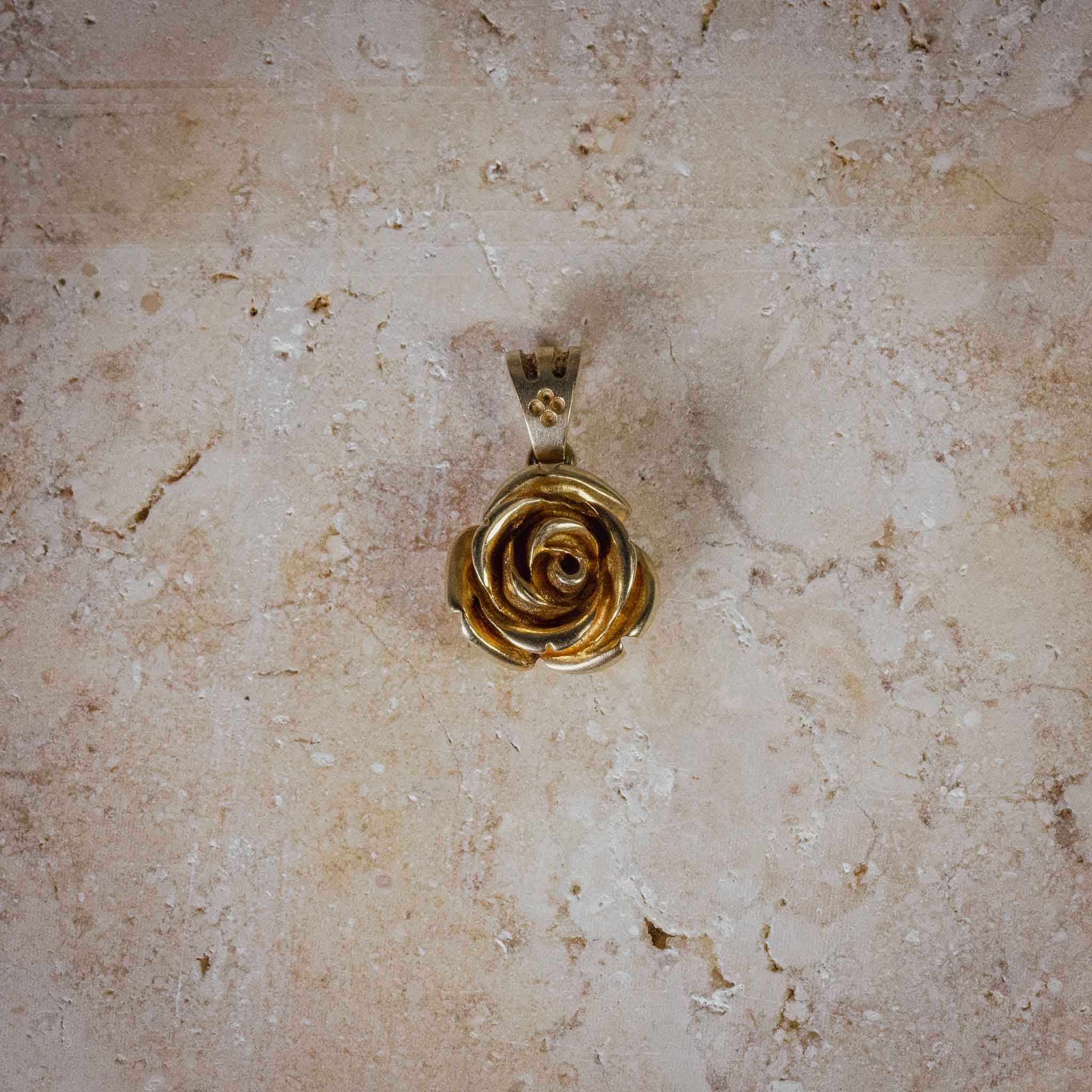 Kettenanhänger „Rose“ – gelbvergoldet in Sterlingsilber