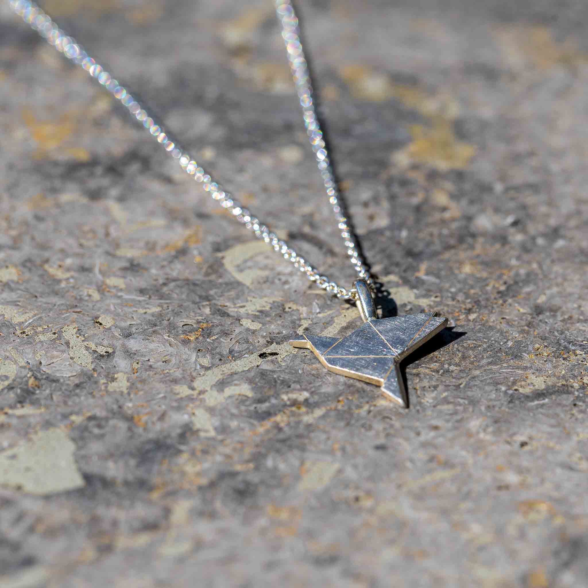 Anhänger "Friedenstaube" mit Ankerkette aus Sterlingsilber