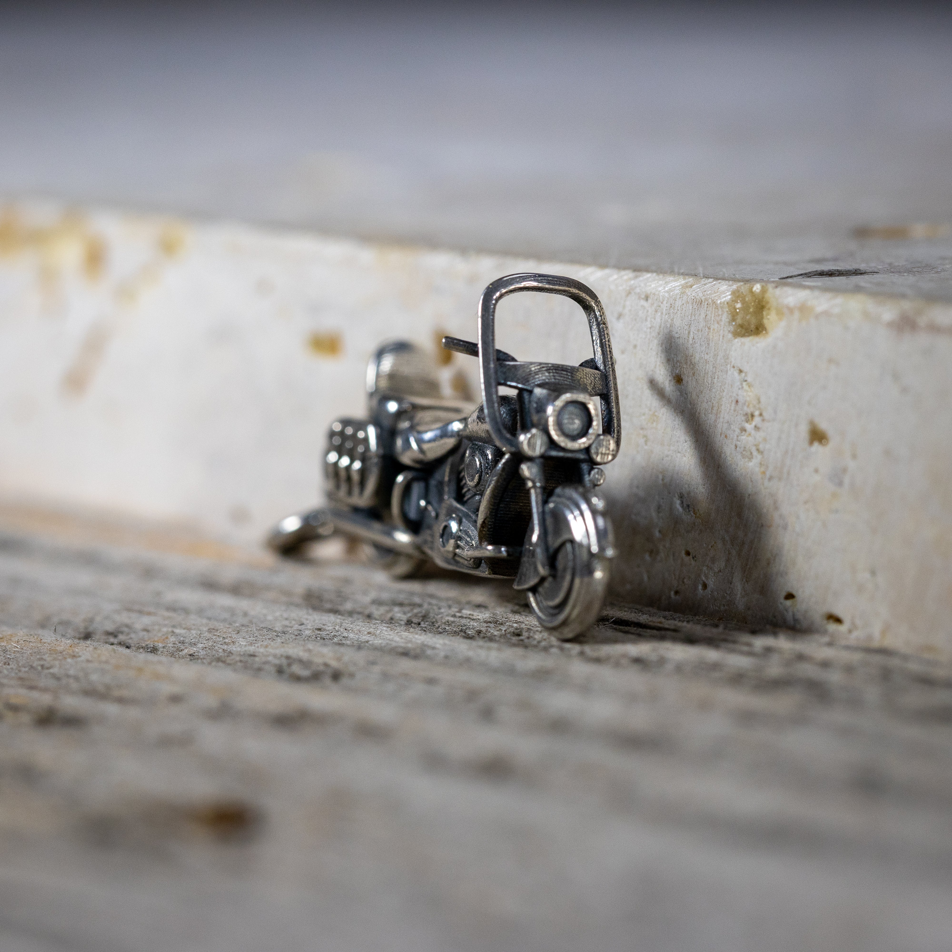 Anhänger "Motorrad" aus Sterlingsilber