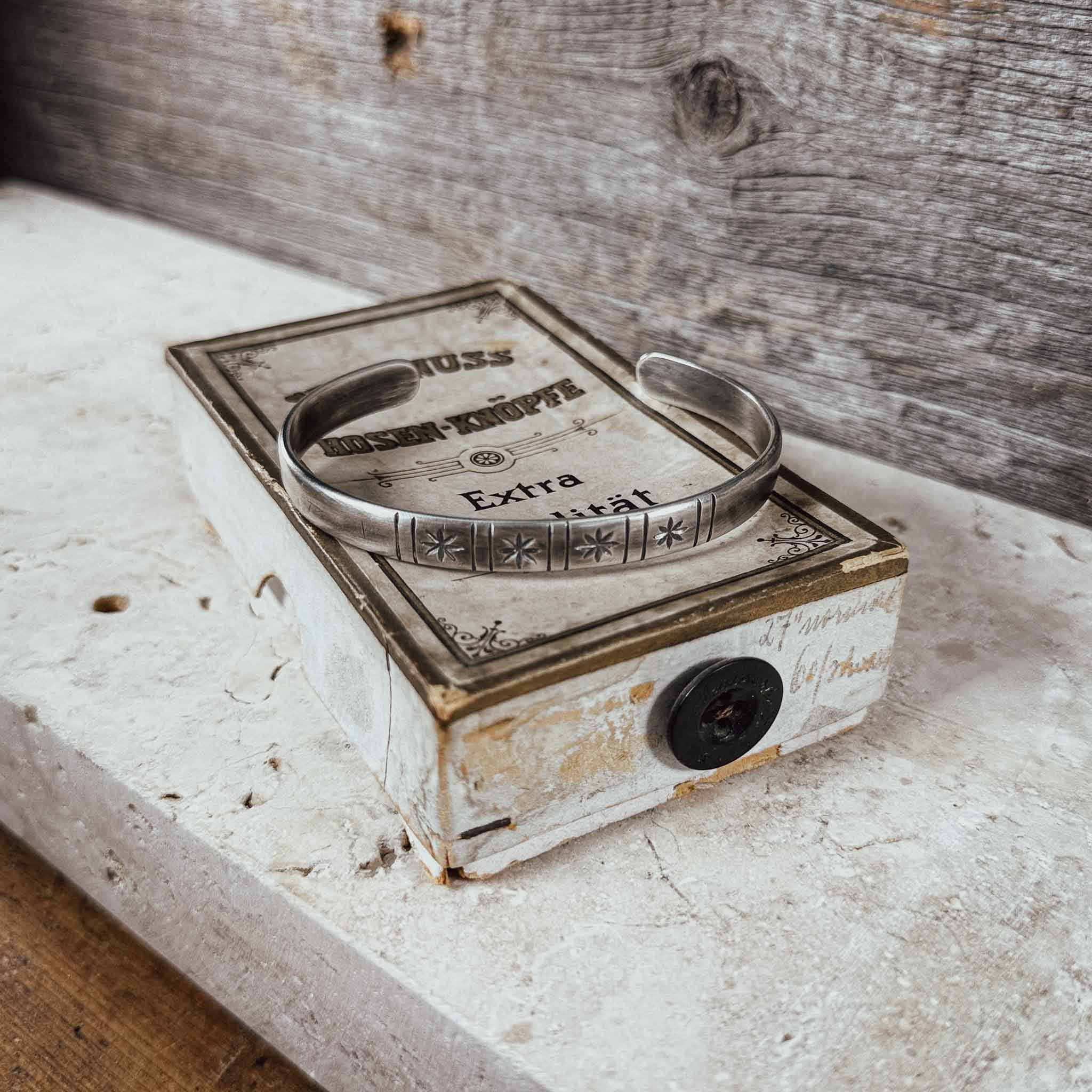 Armreif „Nordstern“ – Zeichen der Orientierung