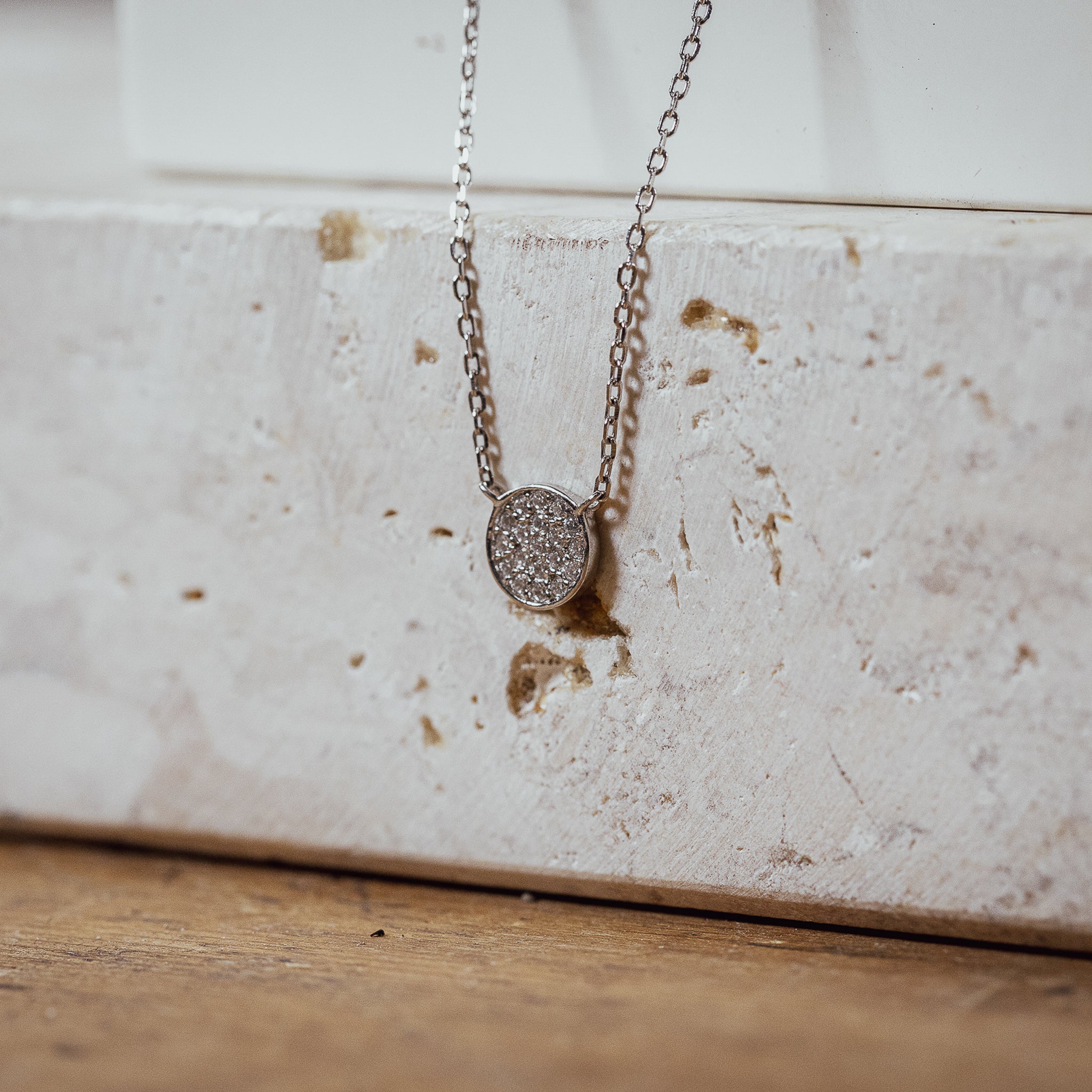 Halskette „Zirkonia-Kreis“ – filigran und strahlend