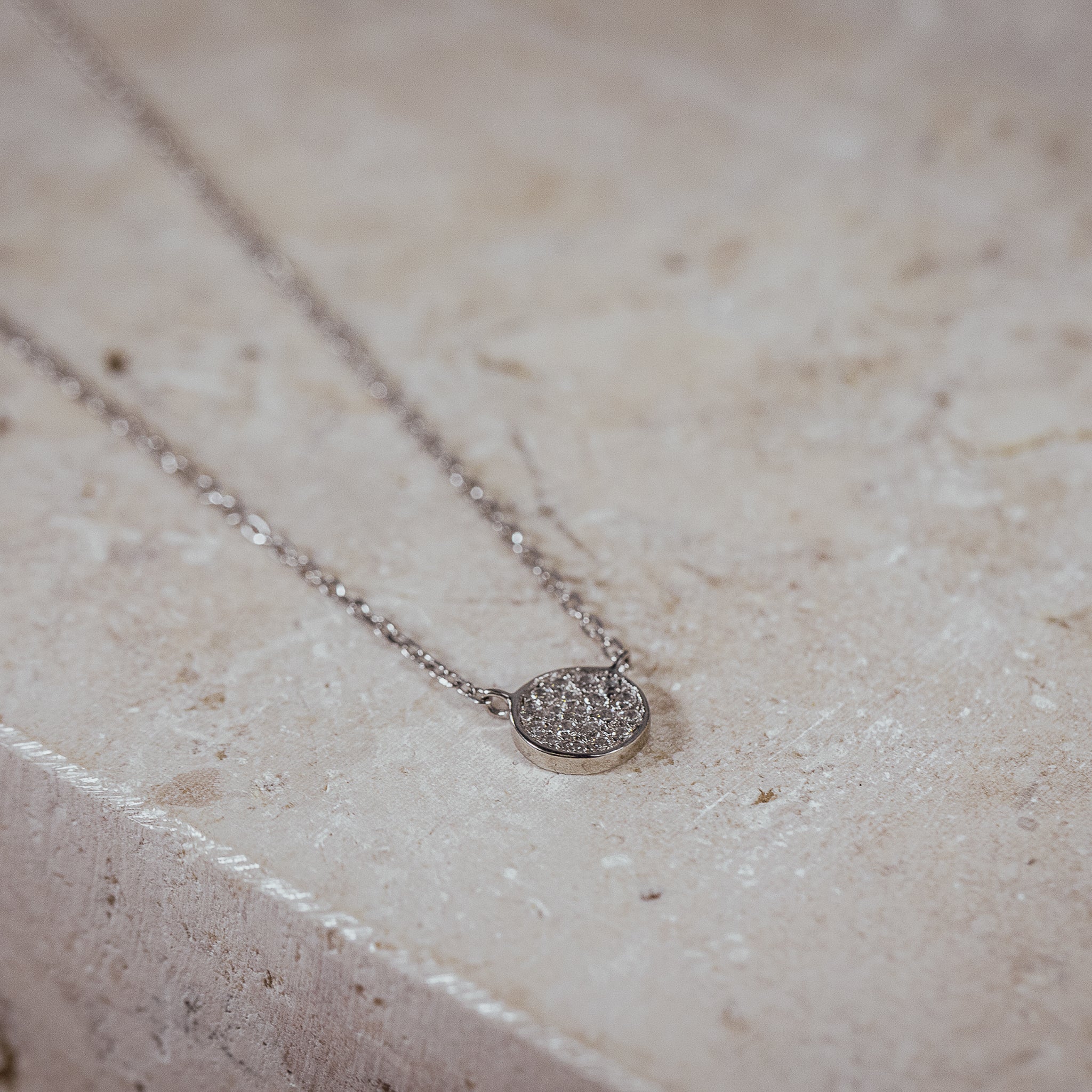 Halskette „Zirkonia-Kreis“ – filigran und strahlend