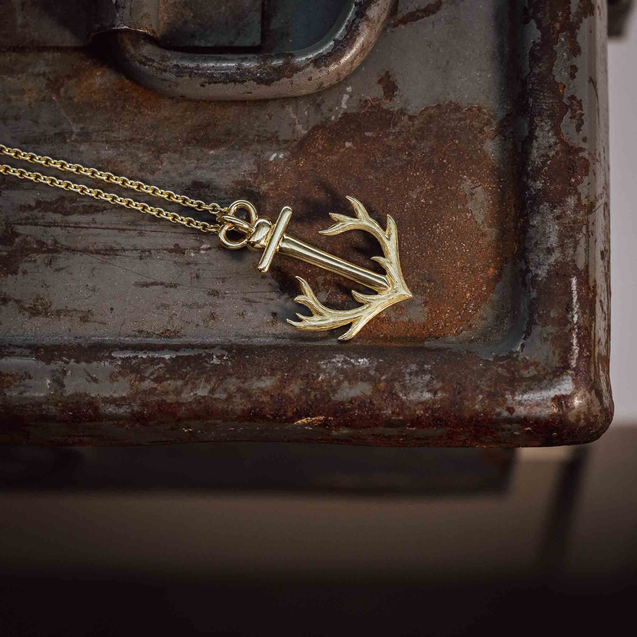 Halskette "Glaube, Liebe, Tradition" aus 18 Karat Gelbgold