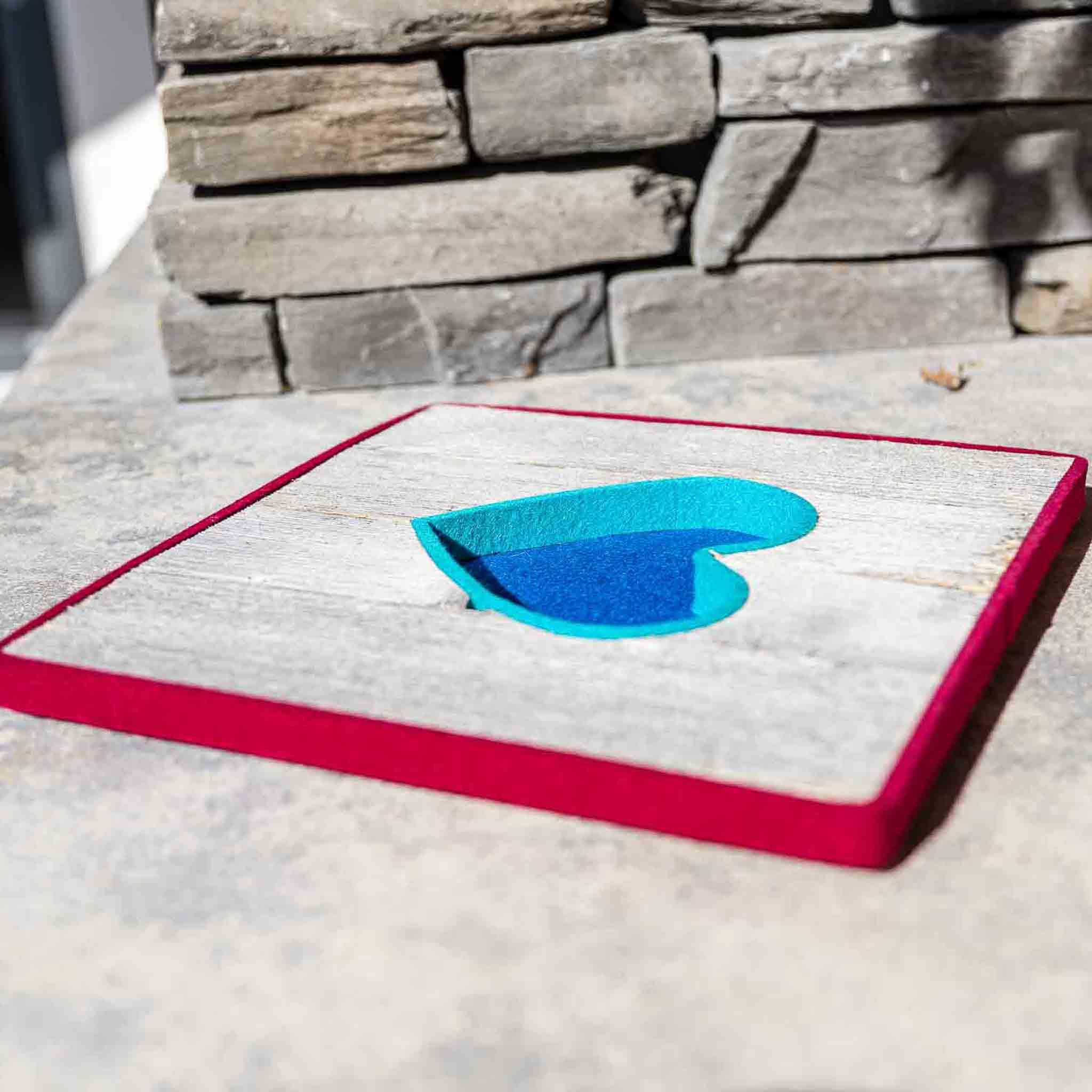 Alpen Kult-Quadrat mit Herz "blau, hellblau, rot"