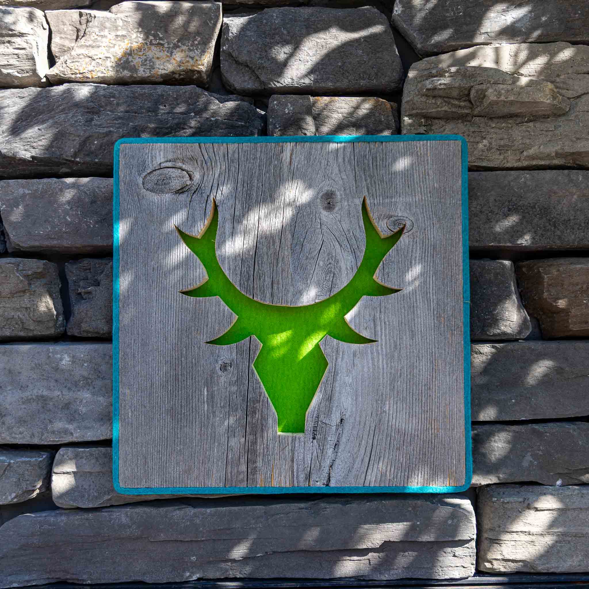 Alpen Kult-Quadrat mit Hirsch "hellgrün, türkis"