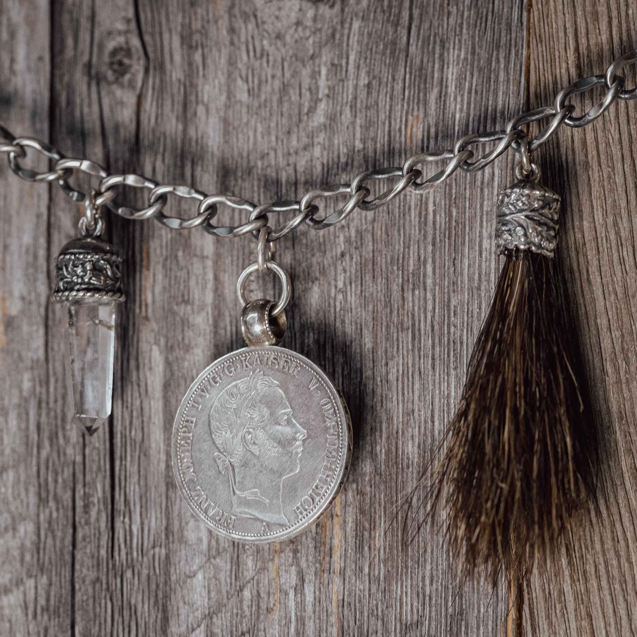 Charivari „Tradition“ – 7 Anhänger in kraftvoller Kombination