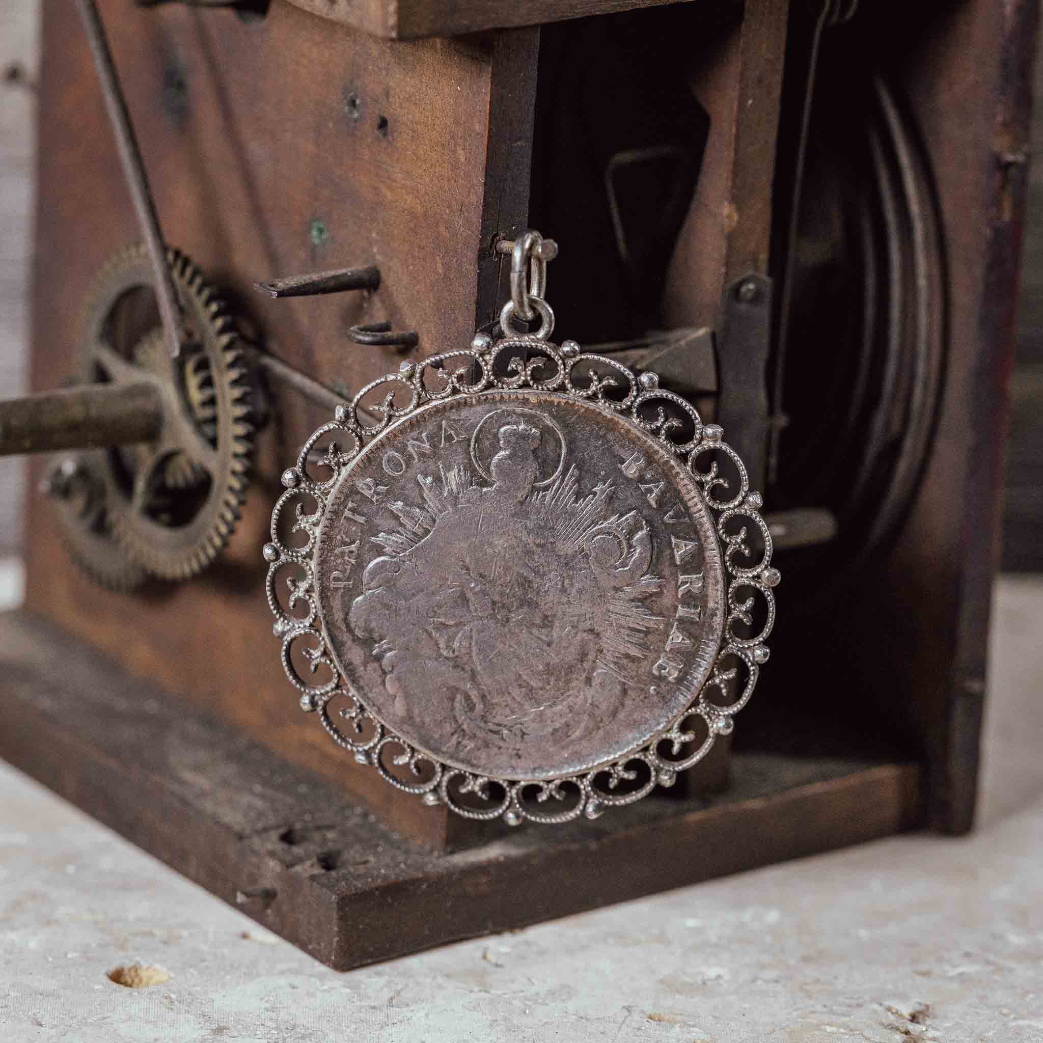 Anhänger Thaler von 1765  "Madonna & Maximilian III"