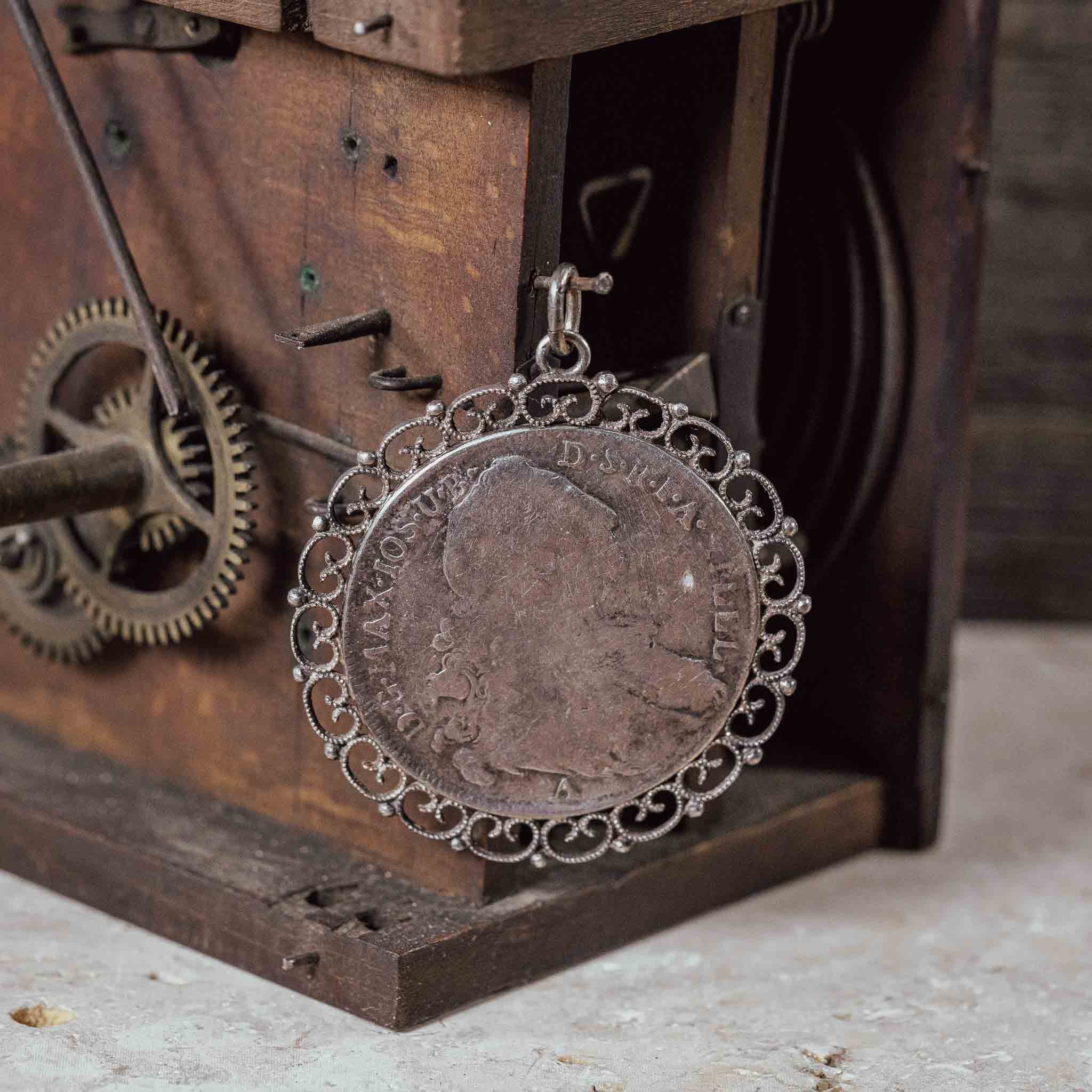 Anhänger Thaler von 1765  "Madonna & Maximilian III"