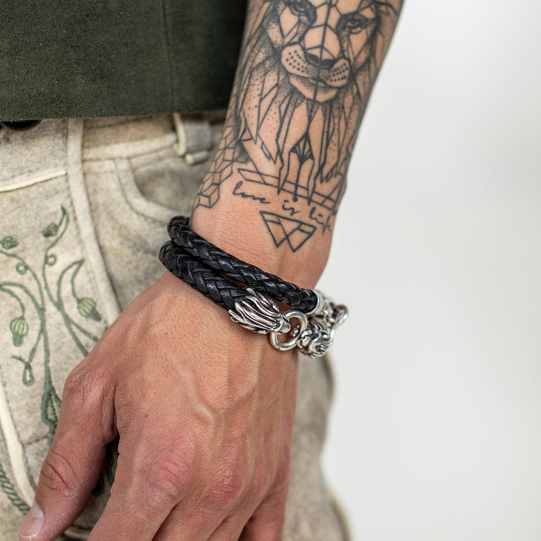 Hoamat Armband Goasslschnalzer | Doppel-Löwenkopf | Ovales Lederarmband mit Sterlingsilber