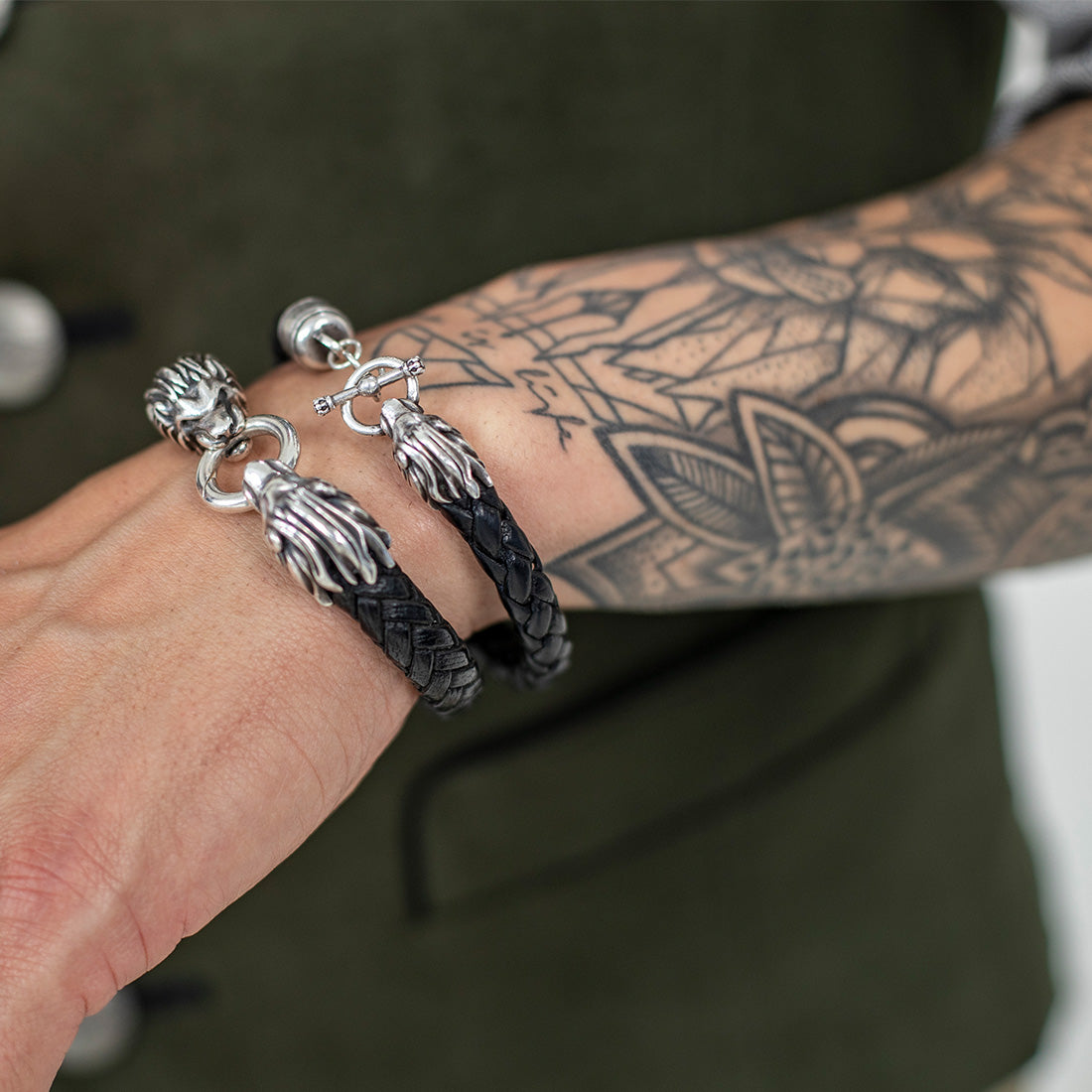 Hoamat Armband Goasslschnalzer | Doppel-Löwenkopf | Ovales Lederarmband mit Sterlingsilber