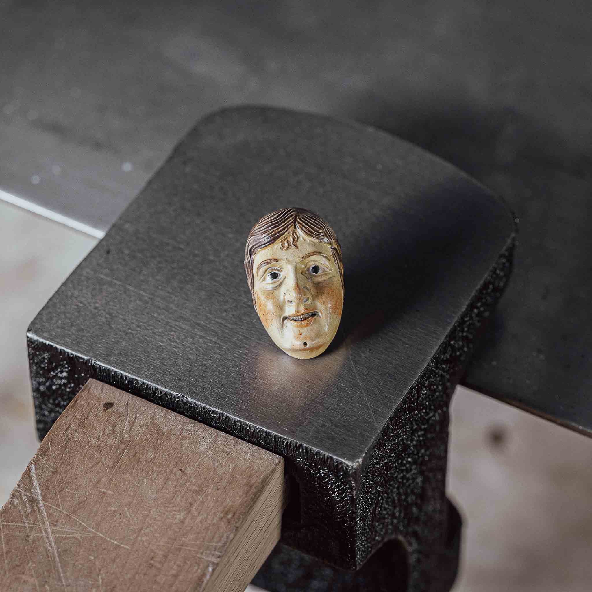 Ansteckpin Maschkera Da Junge | handbemaltes Resin | MAMMA BAVARIA KOLLEKTIV