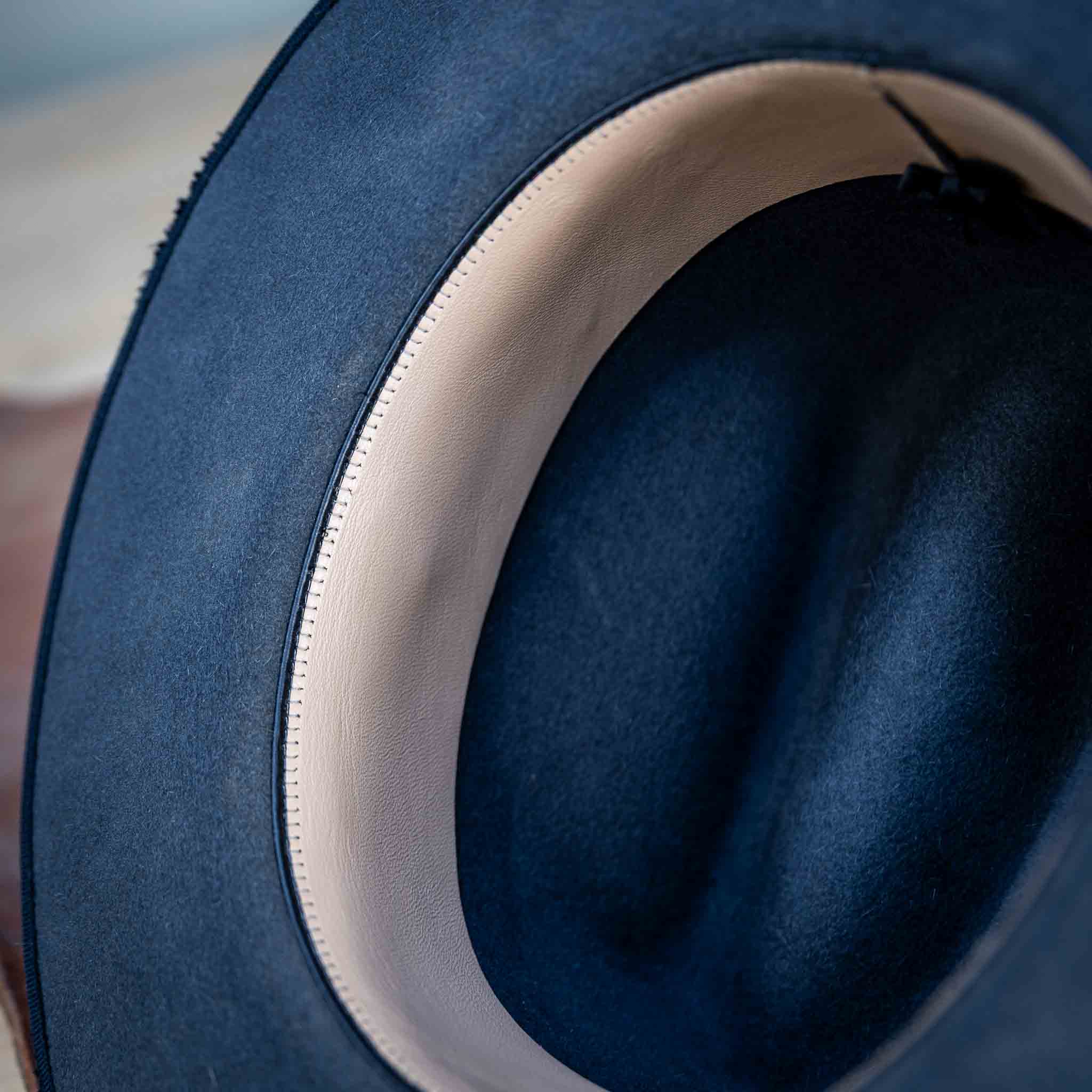 Fedora Hut Deep Navy aus Hasenhaar | UNIKAT | handgefertigt by JULIEN SCHAEDEL | MAMMA BAVARIA KOLLEKTIV