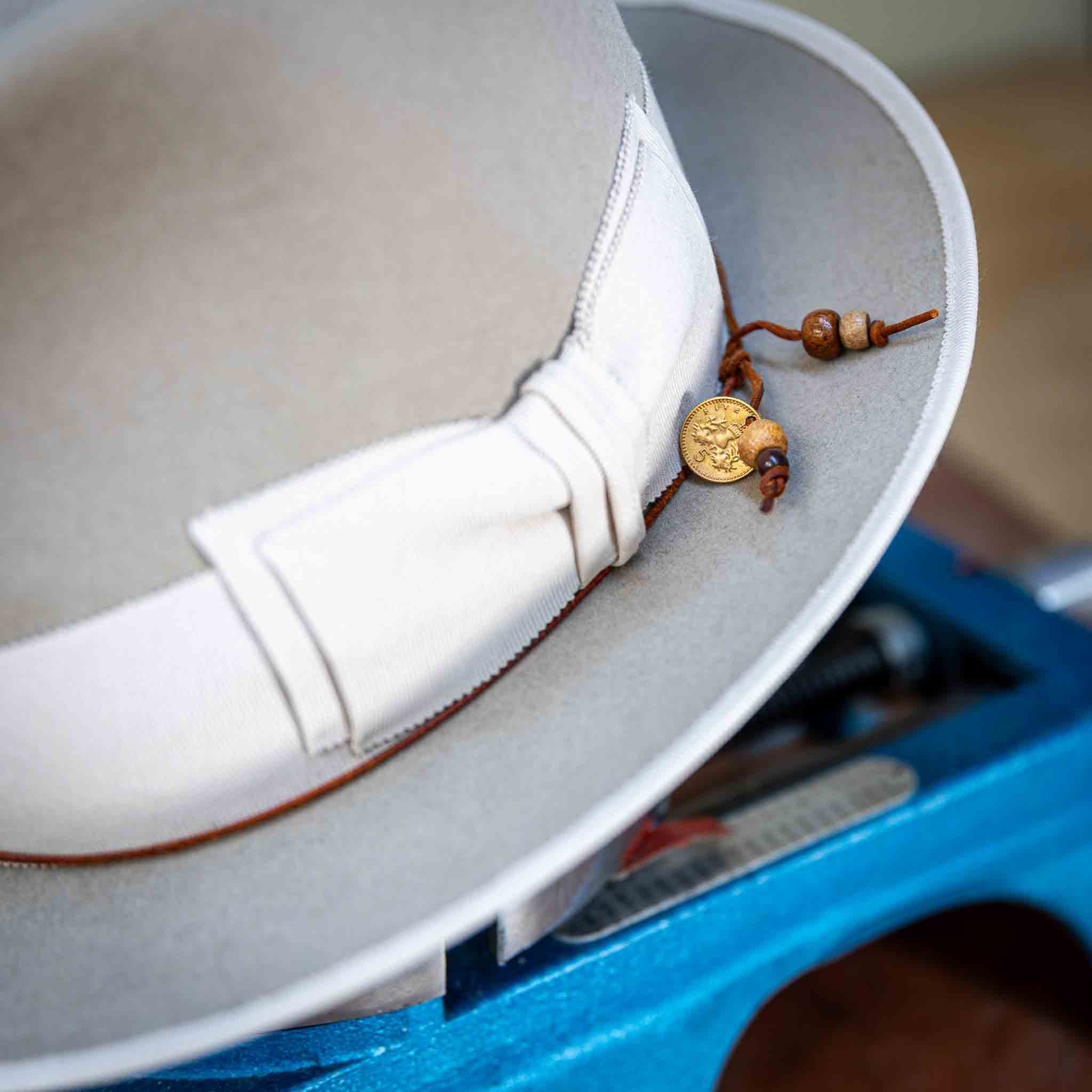 Fedora Hut Ivory Sand aus Hasenhaar | UNIKAT | handgefertigt by JULIEN SCHAEDEL | MAMMA BAVARIA KOLLEKTIV