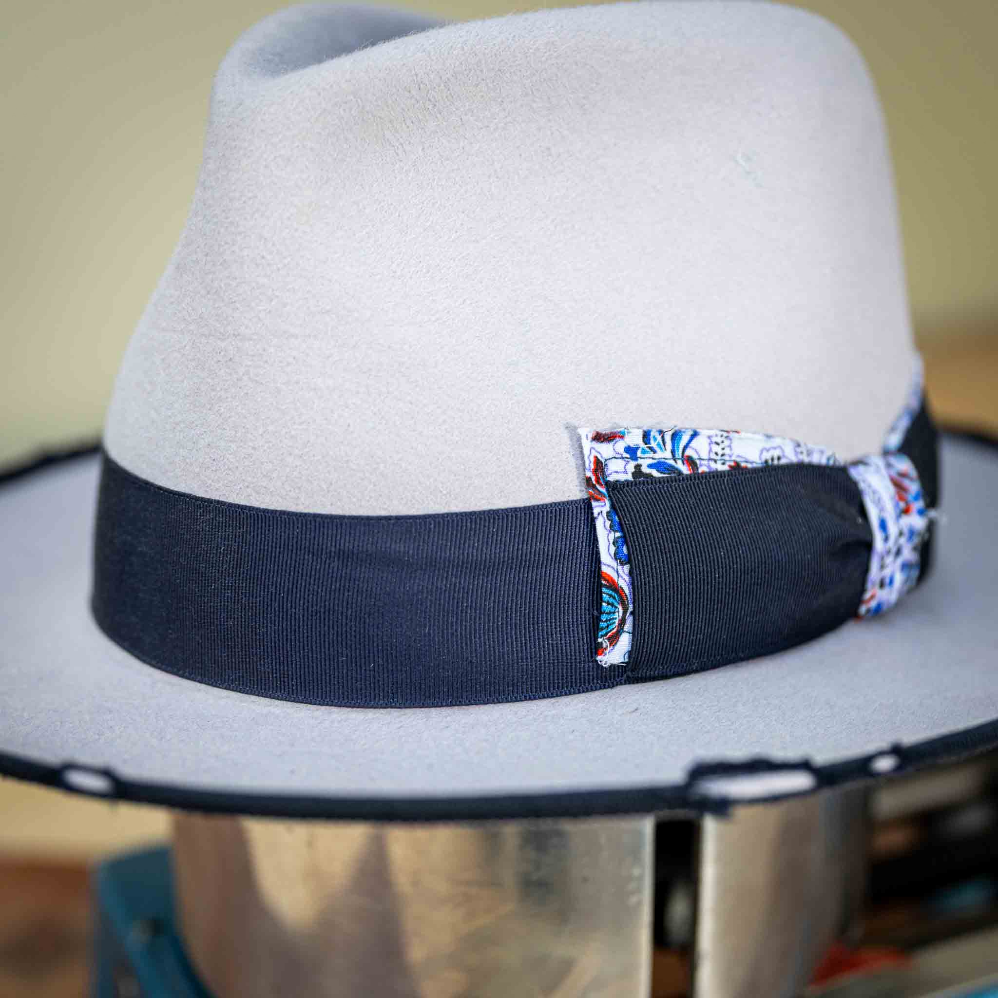 Fedora Hut Light Grey aus Hasenhaar | UNIKAT | handgefertigt by JULIEN SCHAEDEL | MAMMA BAVARIA KOLLEKTIV