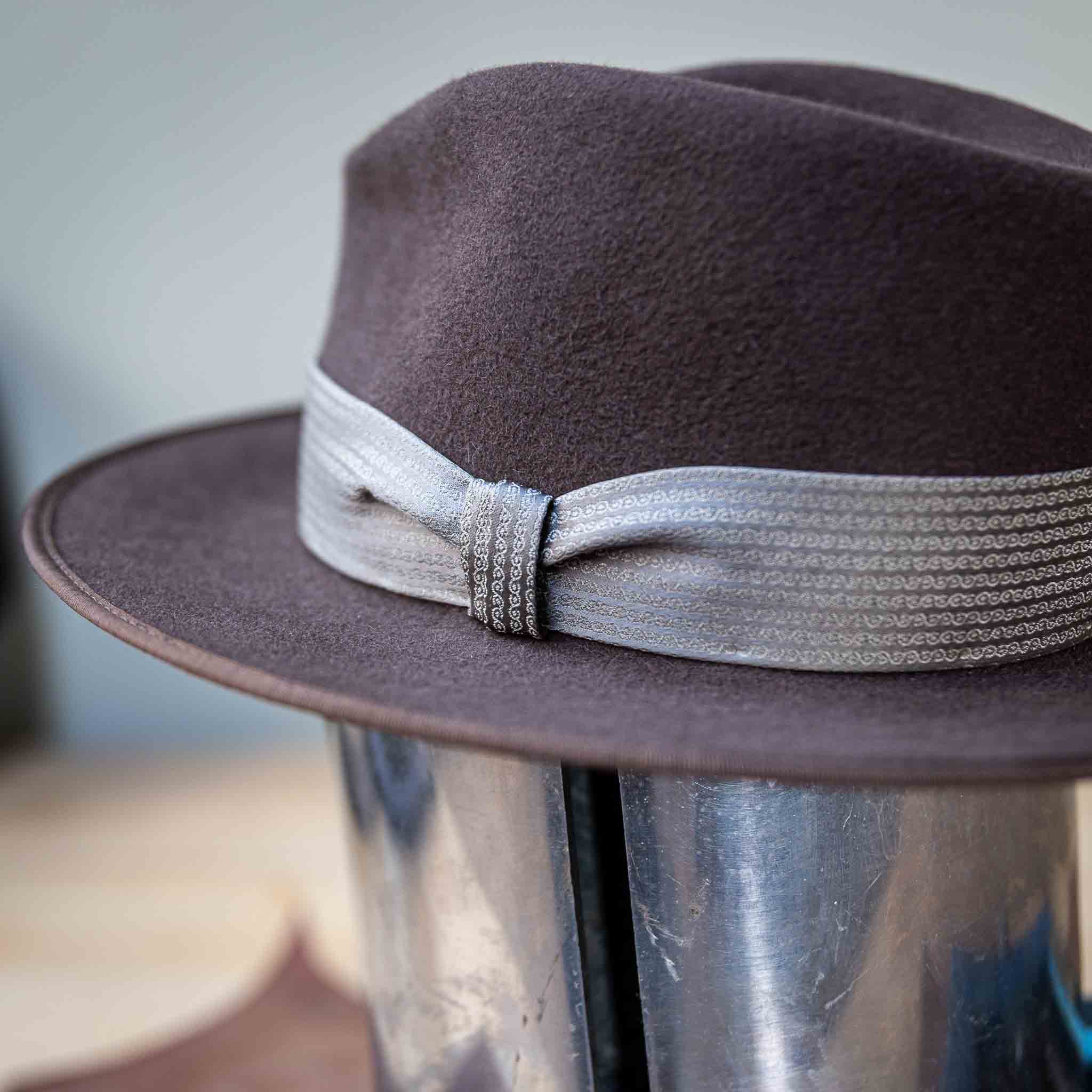 Fedora Hut Walnussbraun aus Hasenhaar | UNIKAT | handgefertigt by JULIEN SCHAEDEL | MAMMA BAVARIA KOLLEKTIV