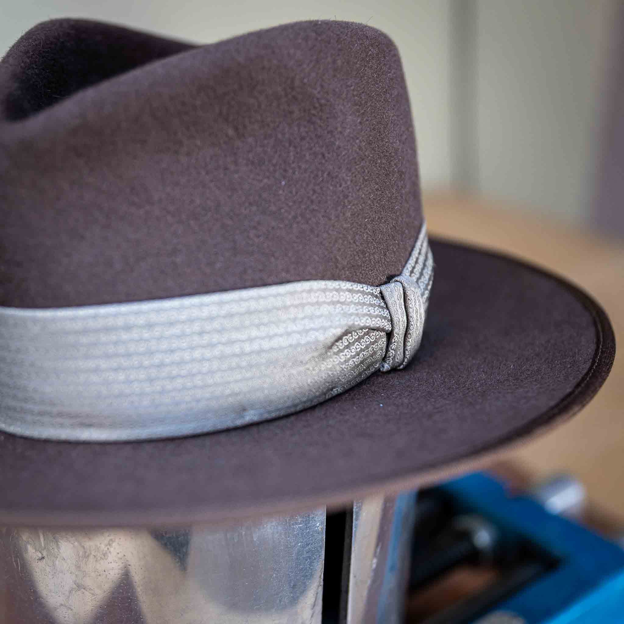 Fedora Hut Walnussbraun aus Hasenhaar | UNIKAT | handgefertigt by JULIEN SCHAEDEL | MAMMA BAVARIA KOLLEKTIV