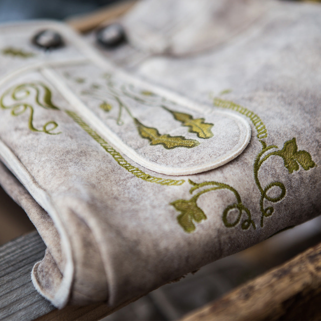 Lederhose "Uropa’s Liebling" Bavaria hell/gelb