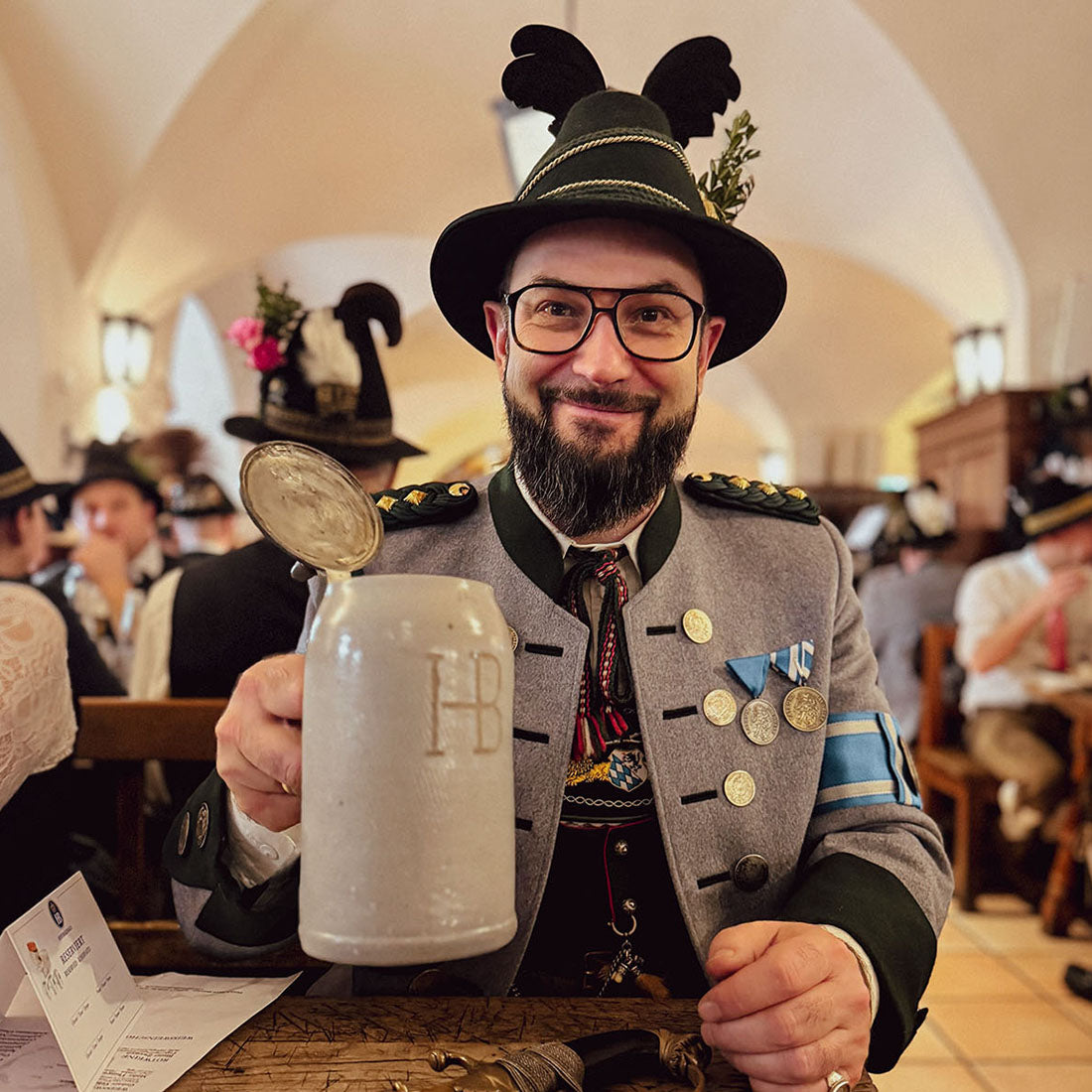 Historisches Bierzeichen | rund Messing | Löwenbräu München | Ansteck-Pin