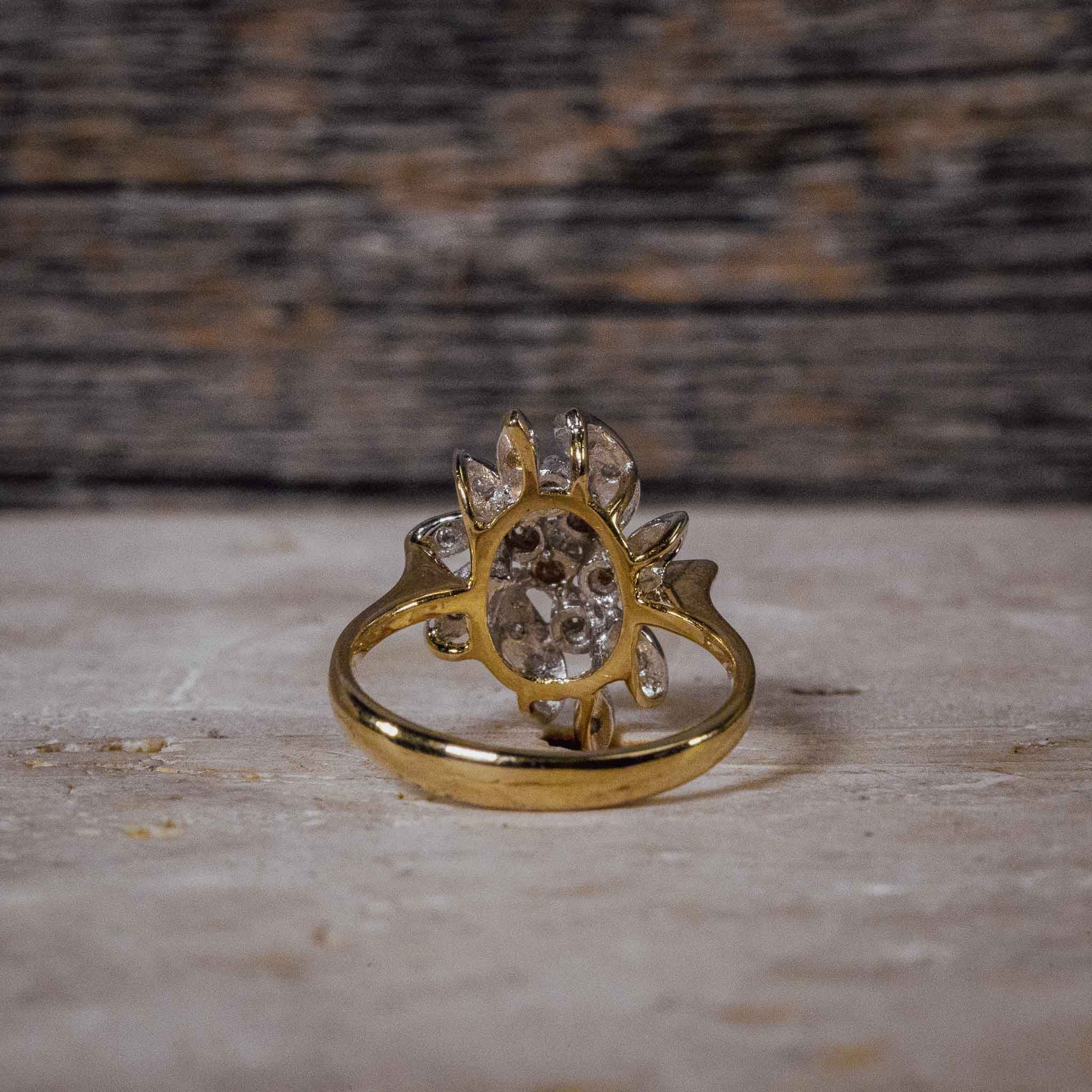 Ring „Blütenblatt“ – vergoldet mit Brillanten