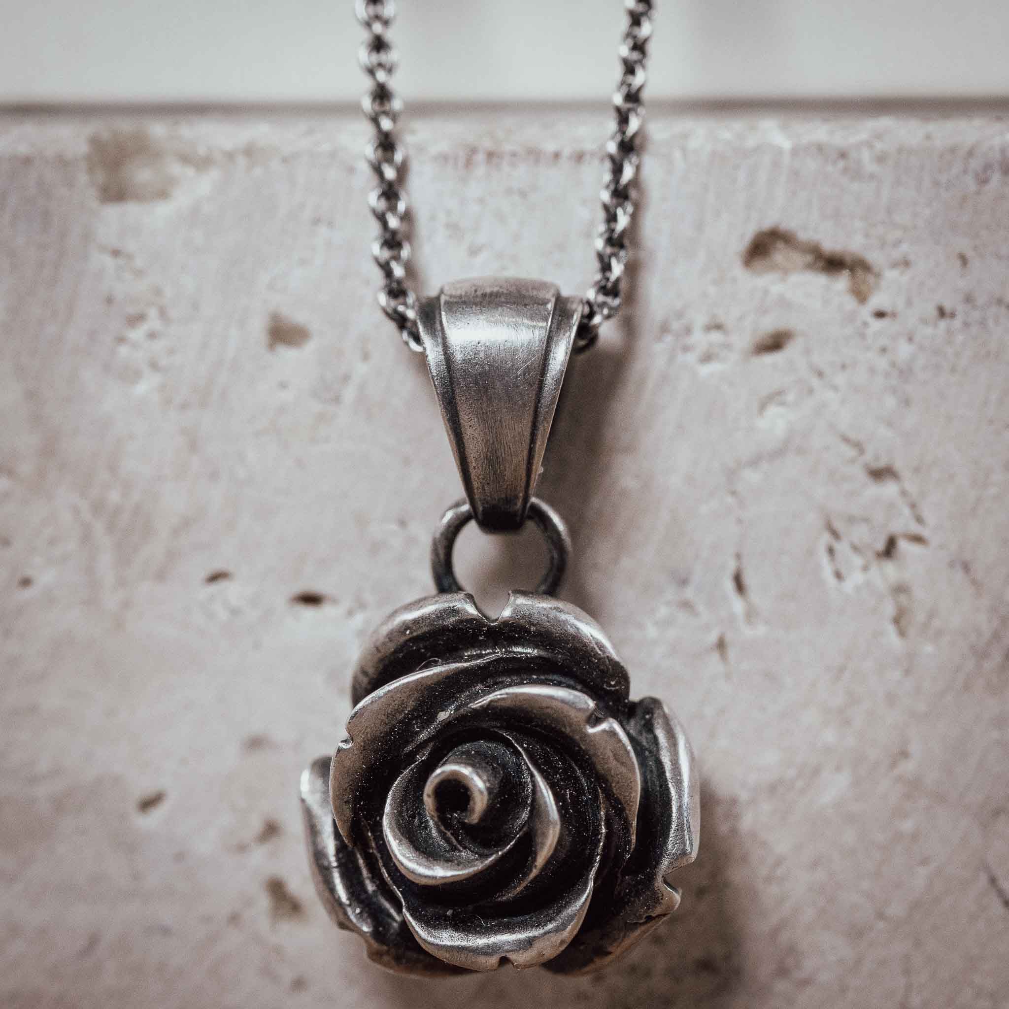 Halskette „geschwärzte Rose“