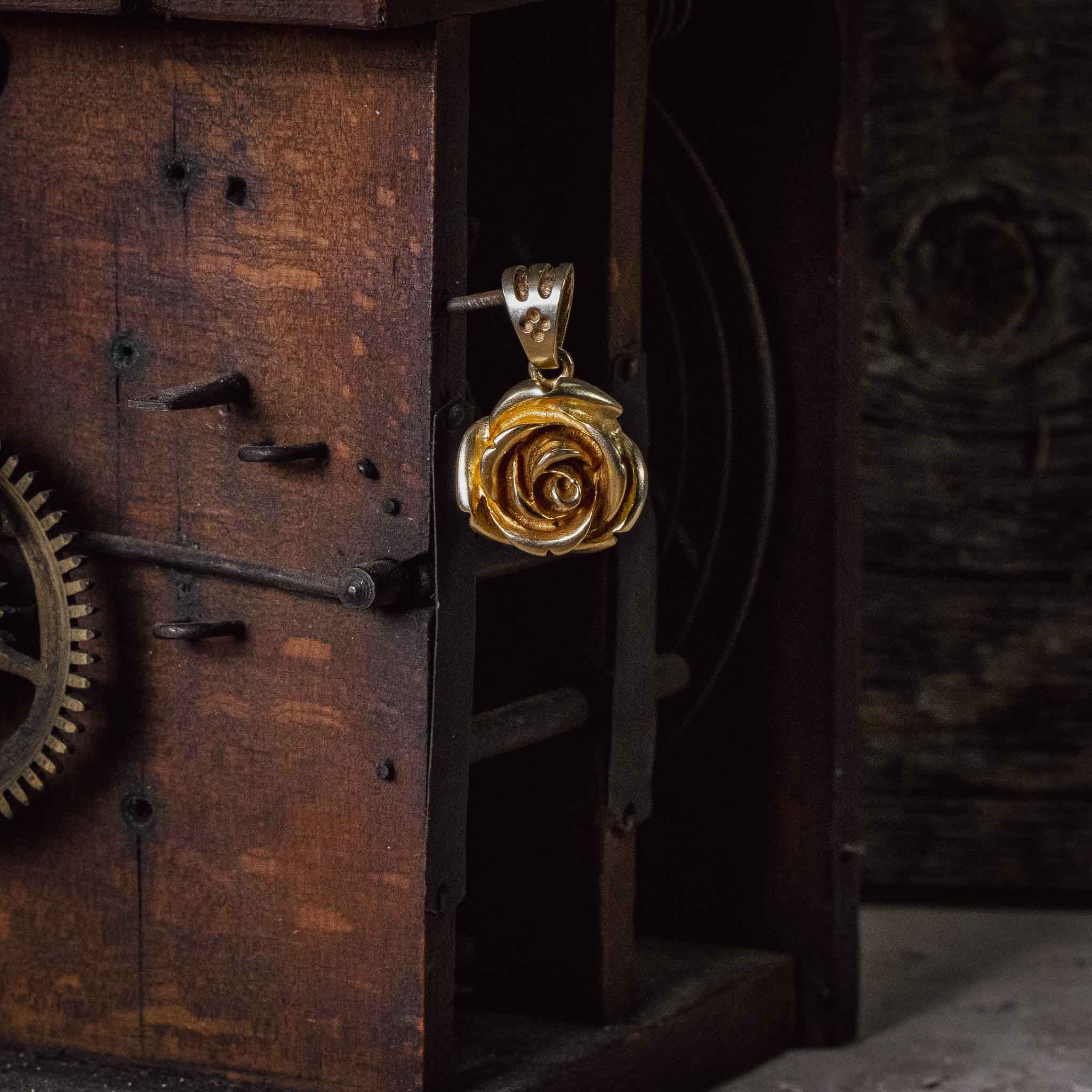 Kettenanhänger „Rose“ – gelbvergoldet in Sterlingsilber