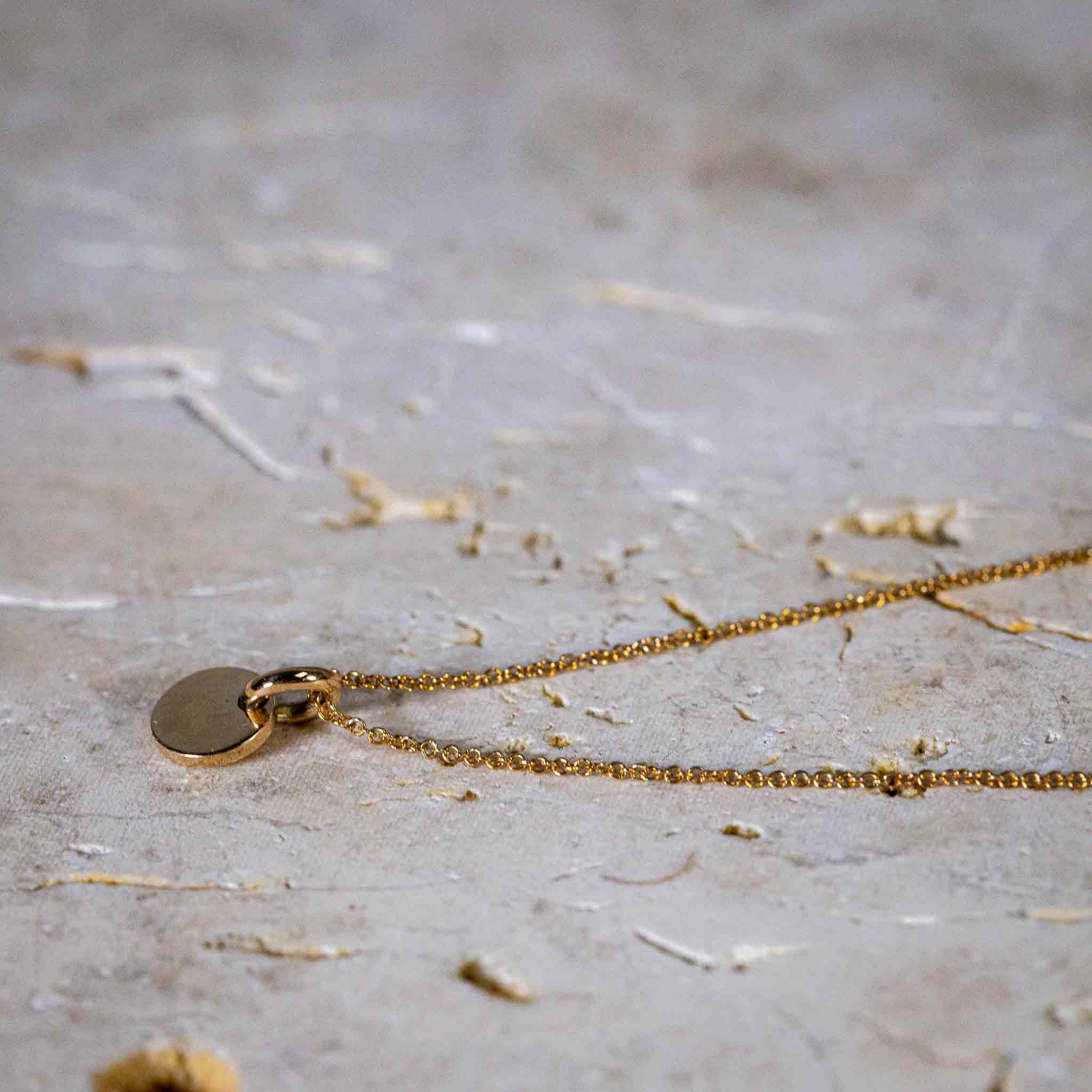 Halskette mit Plättchen – 14 K Roségold, punzierbar mit einem Buchstaben